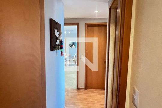 Corredor de apartamento à venda com 3 quartos, 86m² em Vila da Serra, Nova Lima