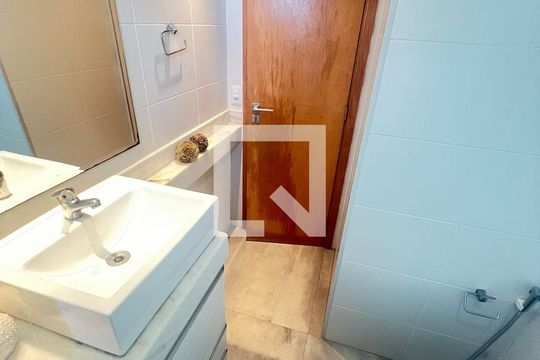 Banheiro 2 de apartamento à venda com 3 quartos, 86m² em Vila da Serra, Nova Lima