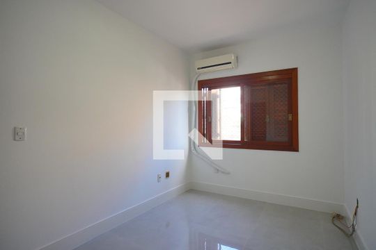 Quarto 2 de apartamento para alugar com 2 quartos, 65m² em Santa Cecília, Porto Alegre