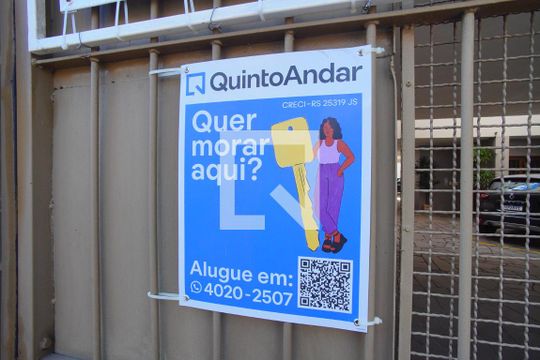 Plaquinha de apartamento para alugar com 2 quartos, 65m² em Santa Cecília, Porto Alegre