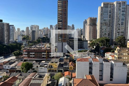 Sala vista de apartamento para alugar com 1 quarto, 30m² em Perdizes, São Paulo
