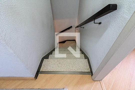 acesso para os pisos de casa à venda com 2 quartos, 100m² em Vila Moinho Velho, São Paulo