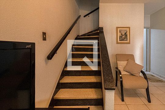 acesso para os pisos de casa à venda com 2 quartos, 100m² em Vila Moinho Velho, São Paulo
