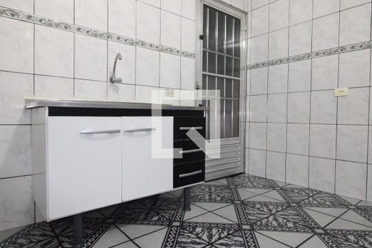 Cozinha de casa para alugar com 2 quartos, 39m² em Vila Nhocuné, São Paulo