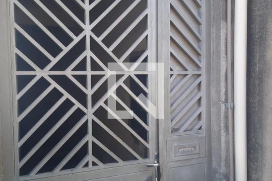 Fachada de casa para alugar com 2 quartos, 39m² em Vila Nhocuné, São Paulo