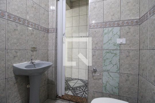 Banheiro de casa para alugar com 2 quartos, 39m² em Vila Nhocuné, São Paulo