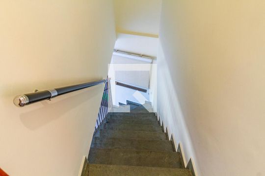 Escada de casa para alugar com 2 quartos, 120m² em Vila Madalena, São Paulo