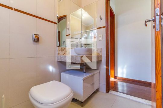 Banheiro de casa para alugar com 2 quartos, 120m² em Vila Madalena, São Paulo