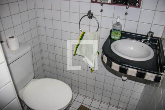 Banheiro 1 de casa de condomínio para alugar com 3 quartos, 108m² em Stella Maris, Salvador