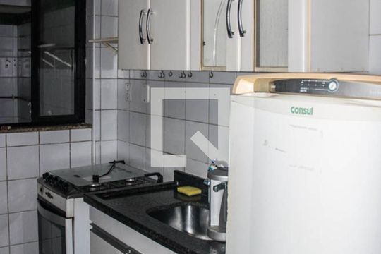 Cozinha de casa de condomínio para alugar com 3 quartos, 108m² em Stella Maris, Salvador