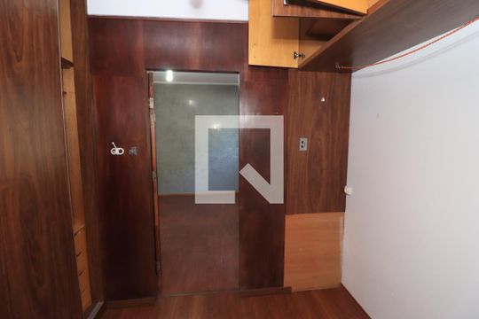 Closet de casa para alugar com 3 quartos, 240m² em Vila Carrão, São Paulo