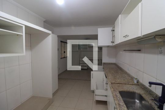Cozinha de casa para alugar com 3 quartos, 240m² em Vila Carrão, São Paulo