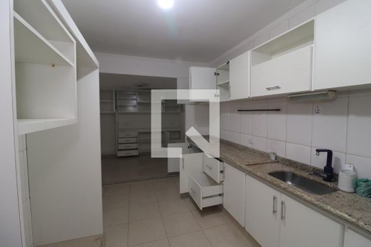Cozinha de casa para alugar com 3 quartos, 240m² em Vila Carrão, São Paulo