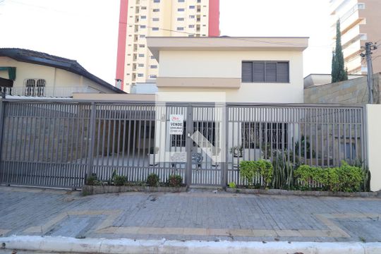 Fachada de casa para alugar com 3 quartos, 240m² em Vila Carrão, São Paulo