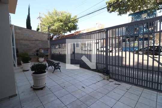 Garagem de casa para alugar com 3 quartos, 240m² em Vila Carrão, São Paulo