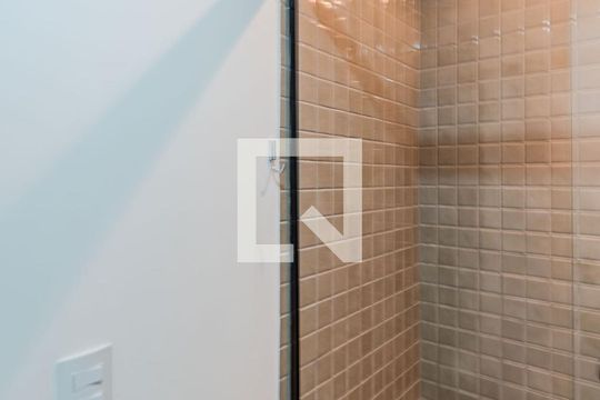 Banheiro de apartamento para alugar com 1 quarto, 25m² em Centro Histórico, Porto Alegre