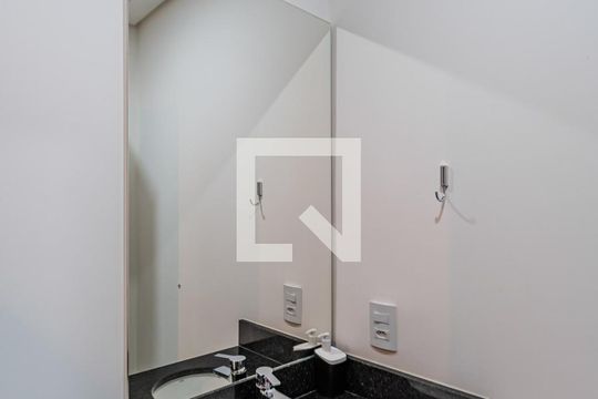 Banheiro de apartamento para alugar com 1 quarto, 25m² em Centro Histórico, Porto Alegre