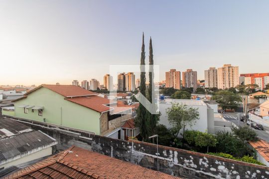 Vista de casa para alugar com 3 quartos, 240m² em Vila Talarico, São Paulo