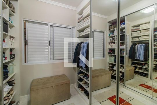 Closet de casa para alugar com 3 quartos, 240m² em Vila Talarico, São Paulo