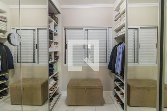 Closet de casa para alugar com 3 quartos, 240m² em Vila Talarico, São Paulo