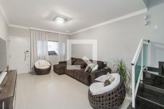 Casa para alugar com 3 quartos, 240m² em Vila Talarico, São Paulo