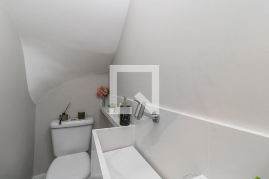 Lavabo de casa para alugar com 3 quartos, 240m² em Vila Talarico, São Paulo
