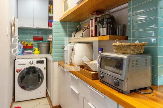 Cozinha/lavanderia de apartamento à venda com 3 quartos, 100m² em Rio Branco, Porto Alegre