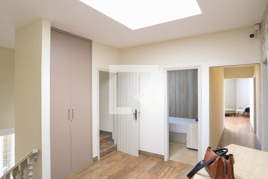Corredor de casa à venda com 8 quartos, 640m² em São Pedro, Belo Horizonte