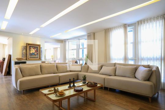 Casa à venda com 8 quartos, 640m² em São Pedro, Belo Horizonte