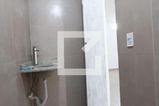 Banheiro de casa de condomínio à venda com 4 quartos, 230m² em Vila Antonieta, São Paulo