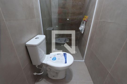 Banheiro de casa de condomínio à venda com 4 quartos, 230m² em Vila Antonieta, São Paulo
