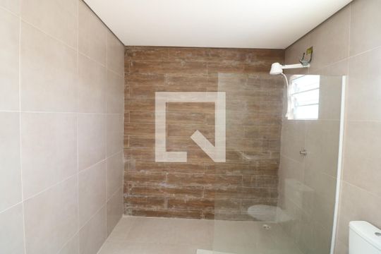 Banheiro de casa para alugar com 1 quarto, 47m² em Vila Antonieta, São Paulo