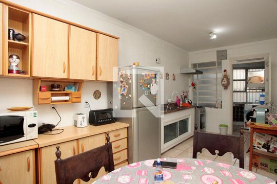 Cozinha de apartamento para alugar com 2 quartos, 120m² em Rio Branco, Porto Alegre