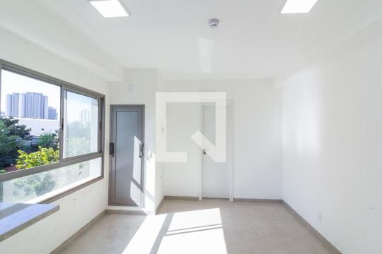 Sala/Cozinha de kitnet/studio à venda com 1 quarto, 27m² em Chácara Seis de Outubro, São Paulo