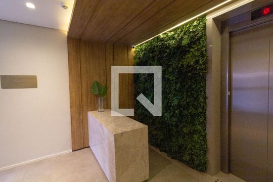 Hall de entrada de kitnet/studio à venda com 1 quarto, 27m² em Chácara Seis de Outubro, São Paulo