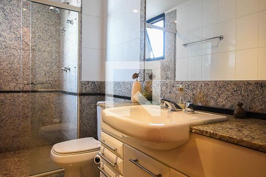 Banheiro Suíte 1 de apartamento à venda com 3 quartos, 226m² em Vila Suzana, São Paulo