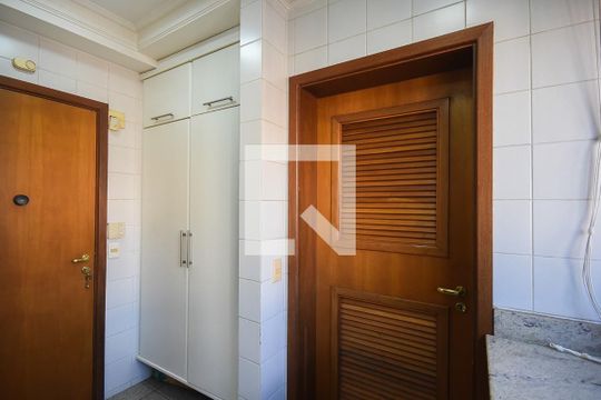 Área de Serviço de apartamento à venda com 3 quartos, 226m² em Vila Suzana, São Paulo