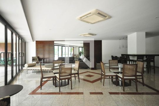 Área comum de apartamento à venda com 3 quartos, 226m² em Vila Suzana, São Paulo