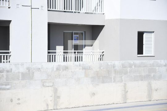 Placa de apartamento para alugar com 2 quartos, 47m² em Jardim Pioneira, Cotia