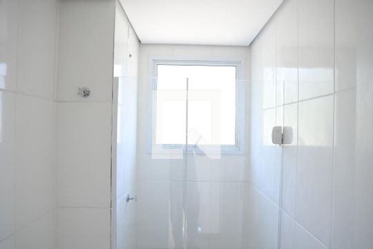 Banheiro de apartamento para alugar com 2 quartos, 47m² em Jardim Pioneira, Cotia