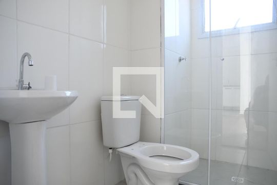 Banheiro de apartamento para alugar com 2 quartos, 47m² em Jardim Pioneira, Cotia