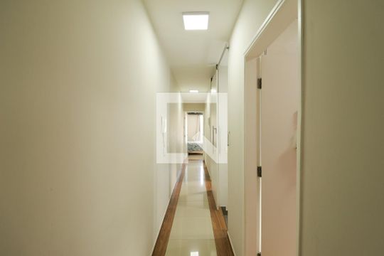 Corredor de casa à venda com 4 quartos, 130m² em Parque Sao Domingos, São Paulo