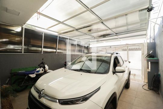 Garagem de casa à venda com 4 quartos, 130m² em Parque Sao Domingos, São Paulo