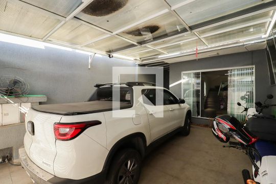 Garagem de casa à venda com 4 quartos, 130m² em Parque Sao Domingos, São Paulo