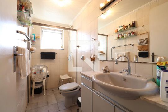 Banheiro de apartamento à venda com 1 quarto, 52m² em Sumarezinho, São Paulo