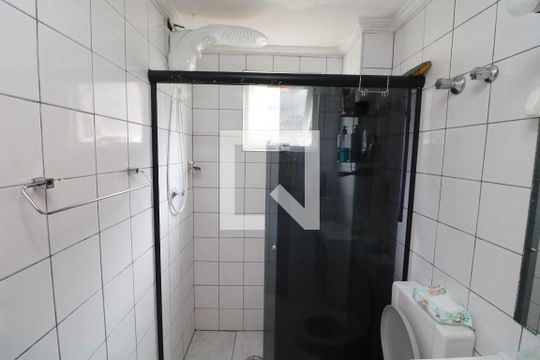 Banheiro de apartamento à venda com 2 quartos, 56m² em Vila Nova York, São Paulo