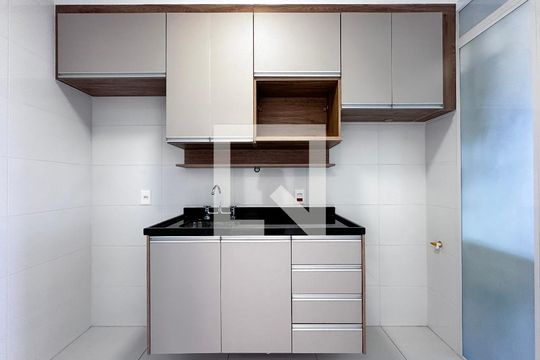 Cozinha de apartamento para alugar com 2 quartos, 67m² em Jardim das Acácias, São Paulo