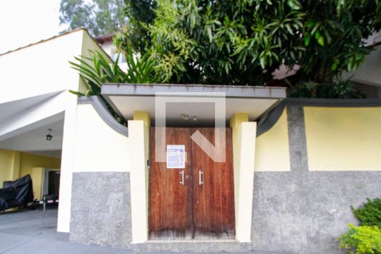 Plaquinha de casa de condomínio à venda com 6 quartos, 600m² em Itanhangá, Rio de Janeiro