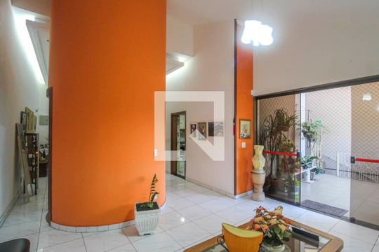 Sala de casa à venda com 5 quartos, 350m² em Vila Carrao, São Paulo