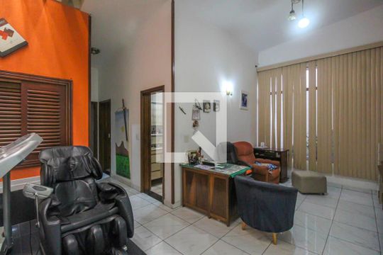 Salão de casa à venda com 5 quartos, 350m² em Vila Carrao, São Paulo